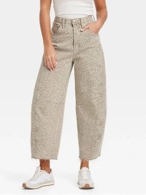 Universal Thread High-Rise Barrel/Wide Leg Jeans
